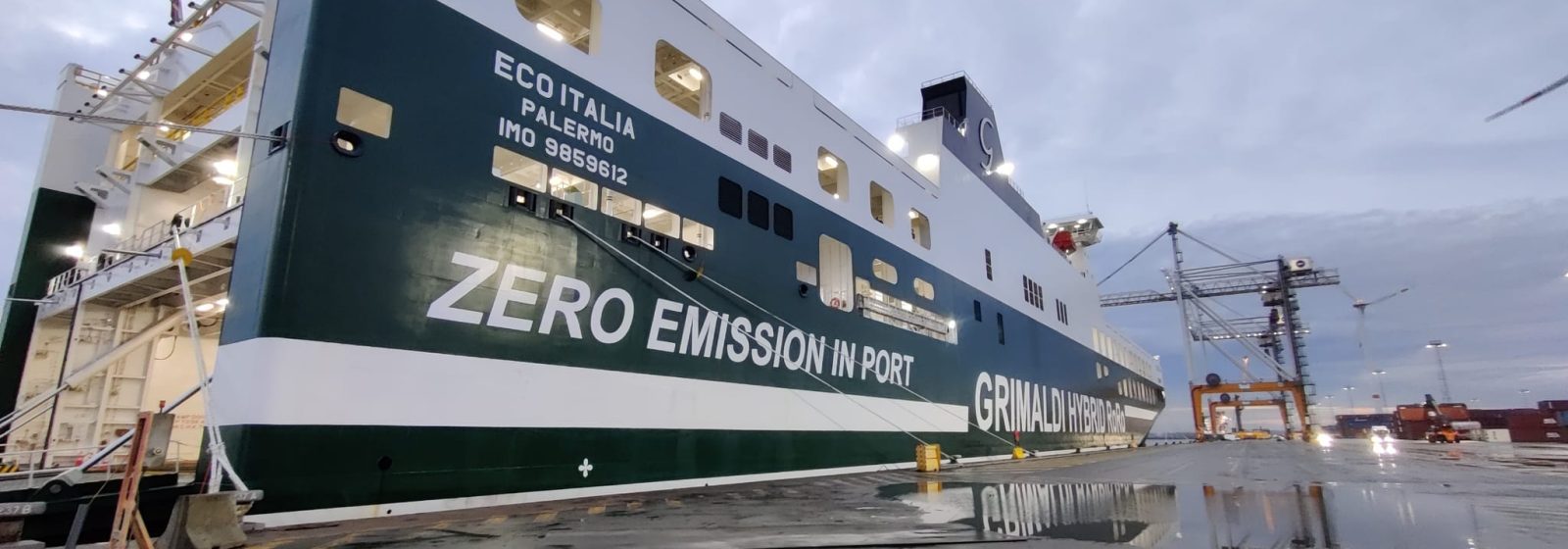 Hybride roroschip 'Eco Italia' van Grimaldi Groep