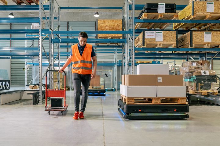 DB Schenker participeert in de producent van autonome mobiele robots Gideon Brothers