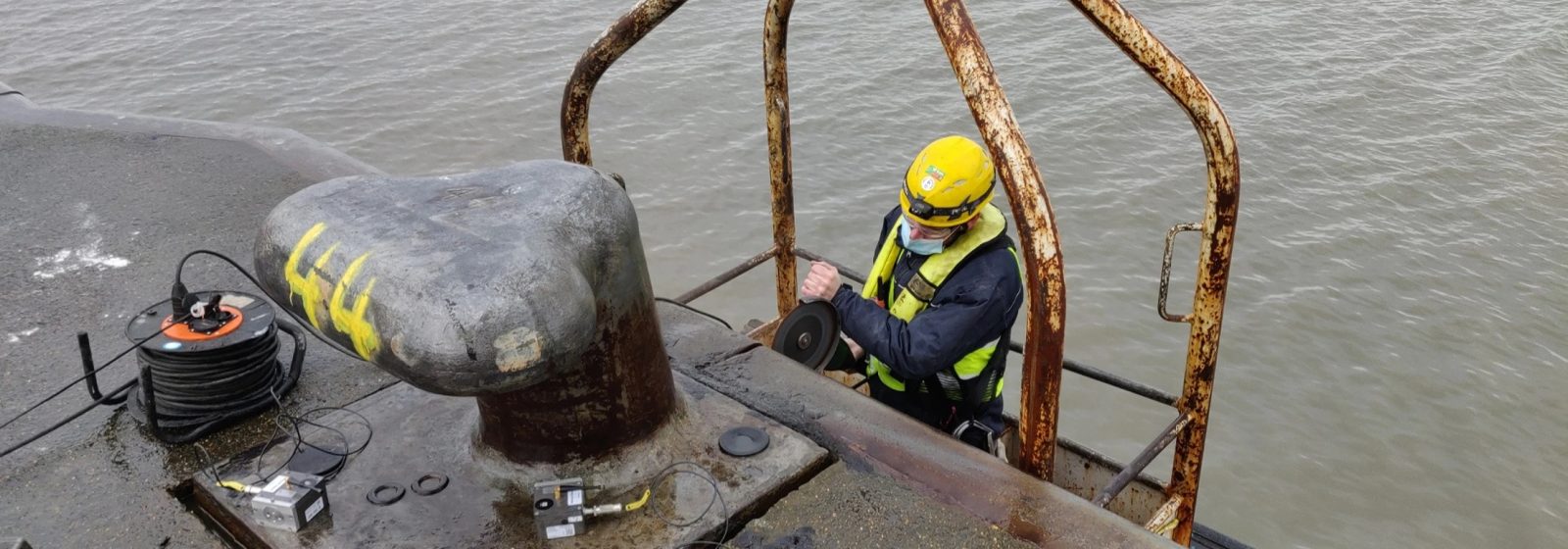 Installatie van een slimme bolder met het systeem Bolder Monitor in de Antwerpse haven