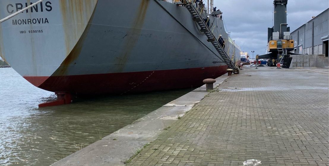 Eerste zeeschip meert aan bij Veemnatie