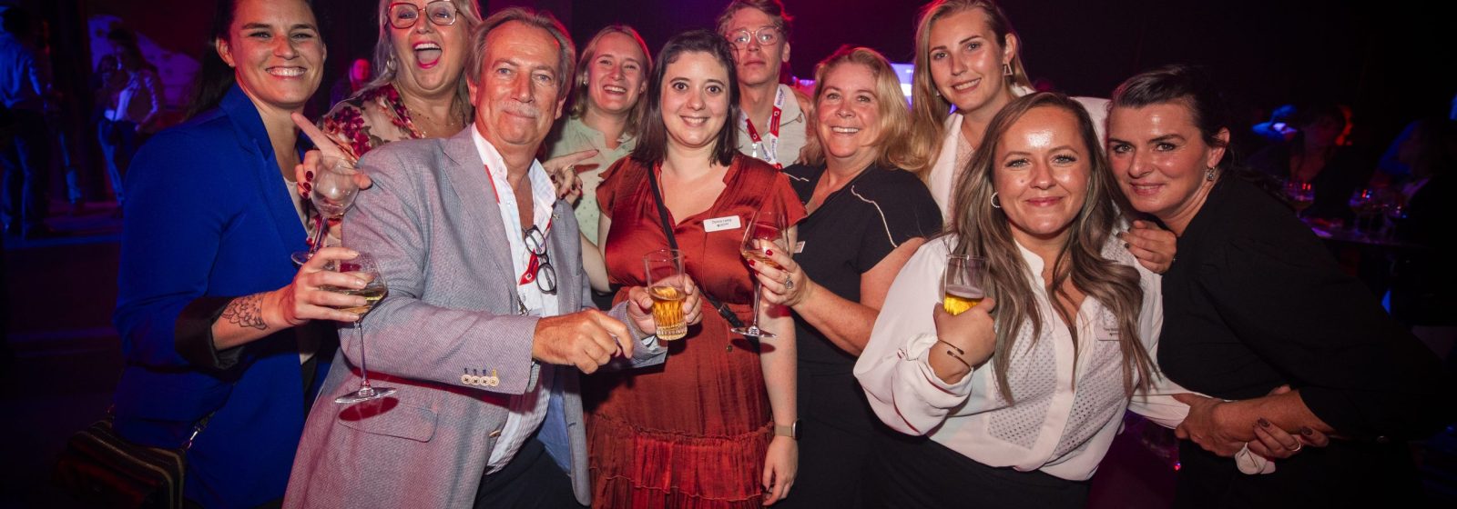 Uitgelaten aanwezigen op De Maritieme Pint