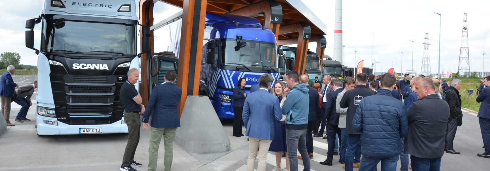 Laadplein elektrische vrachtwagens Milence parking Ketenis Antwerpse haven