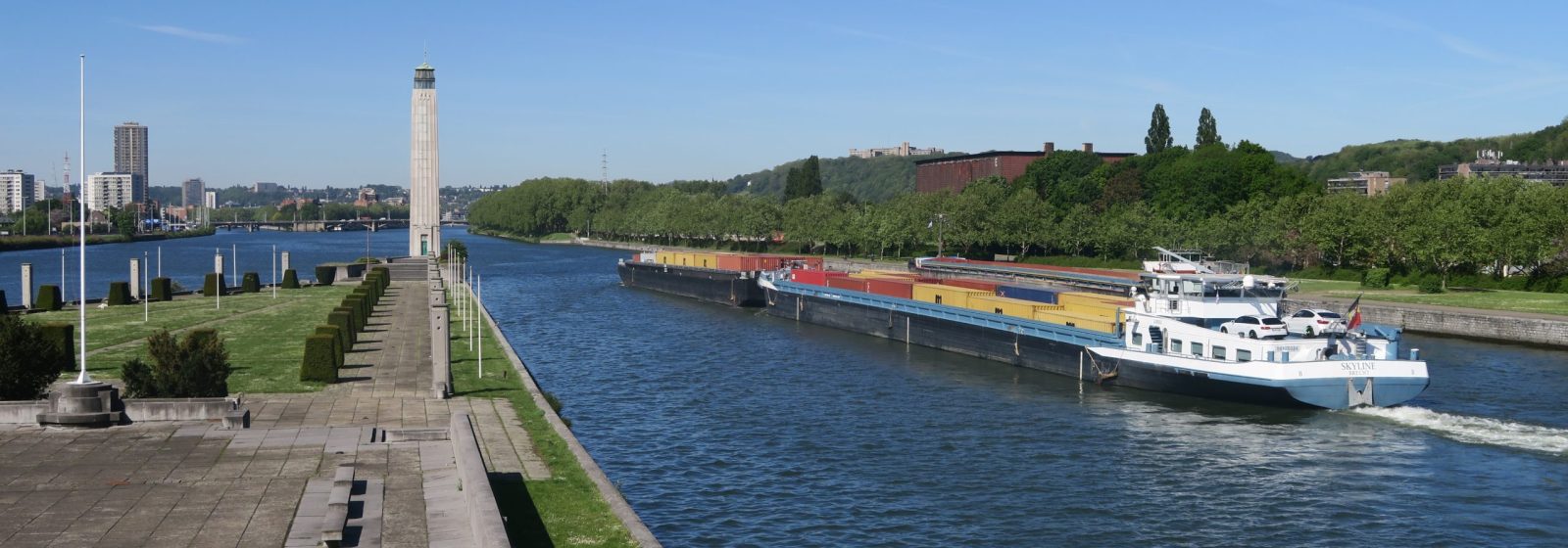 Containerbinnenvaart in de Haven van Luik