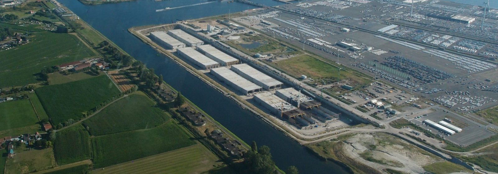 Op de werf in Zeebrugge zijn de acht elementen voor de Scheldetunnel bijna klaar