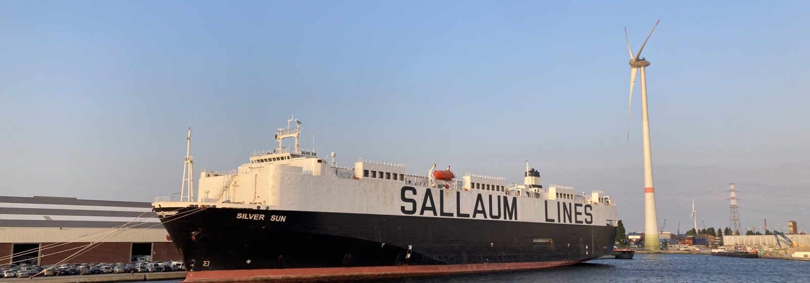 Het roroschip 'Silver Sun' van Sallaum Lines aan de eigen terminal in het Zesde Havendok Antwerpen