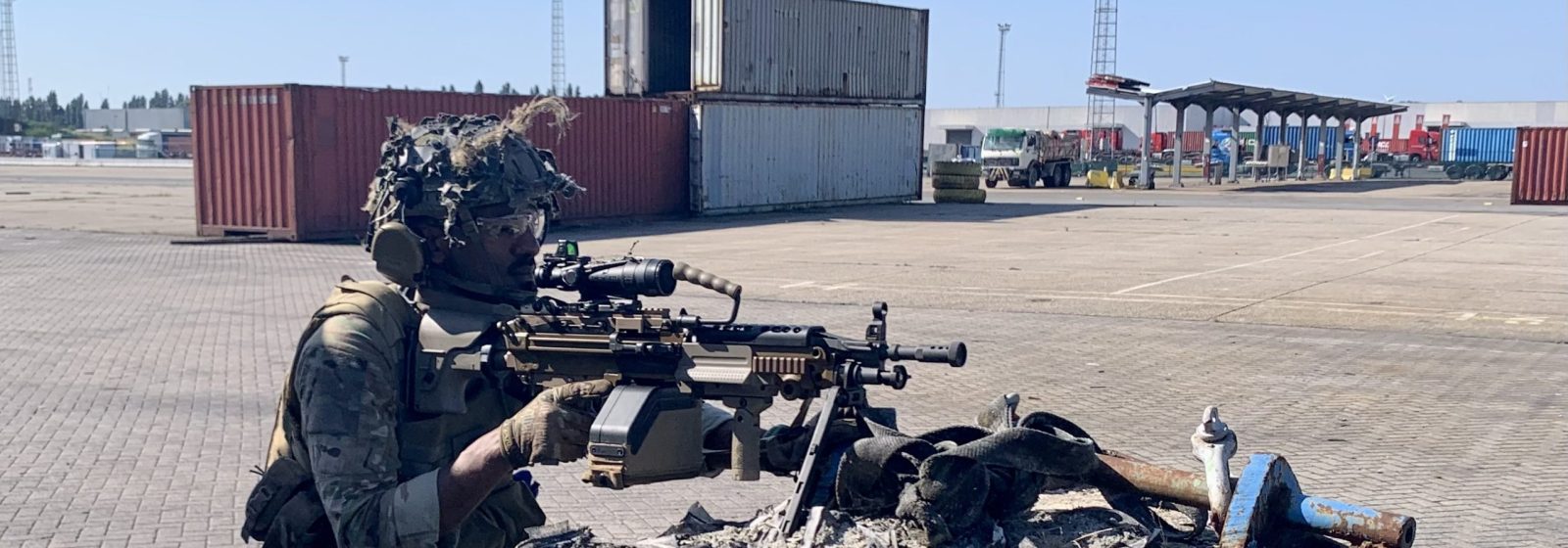 Militaire oefening op de terreinen van Katoen Natie in de Antwerpse haven