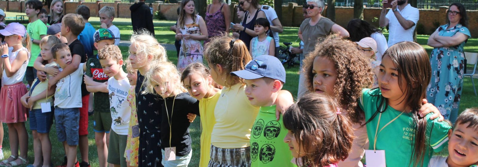 Kinderen in het schippersinternaat Don Bosco