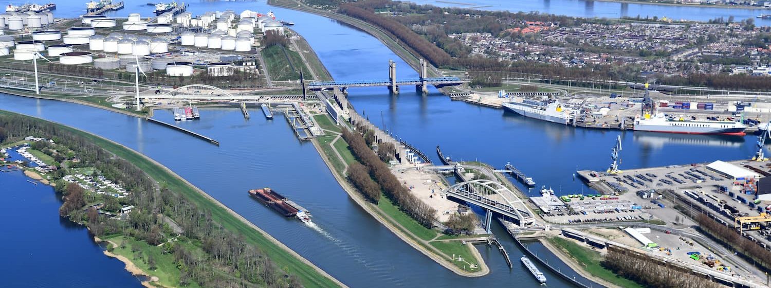 De Europoort vanuit het zuidoosten