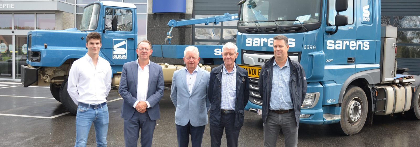 Stef De Plecker, Dealer Principal Garage De Plecker-Pauwels, Luc Serrien, Marketing Manager DAF Trucks België, Marc Sarens, Hendrik Sarens en Carl Sarens, firma Sarens