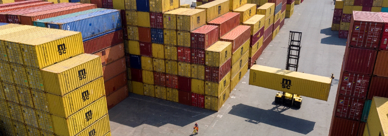 Containerdepot S11 bij het Antwerpse Deurganckdok